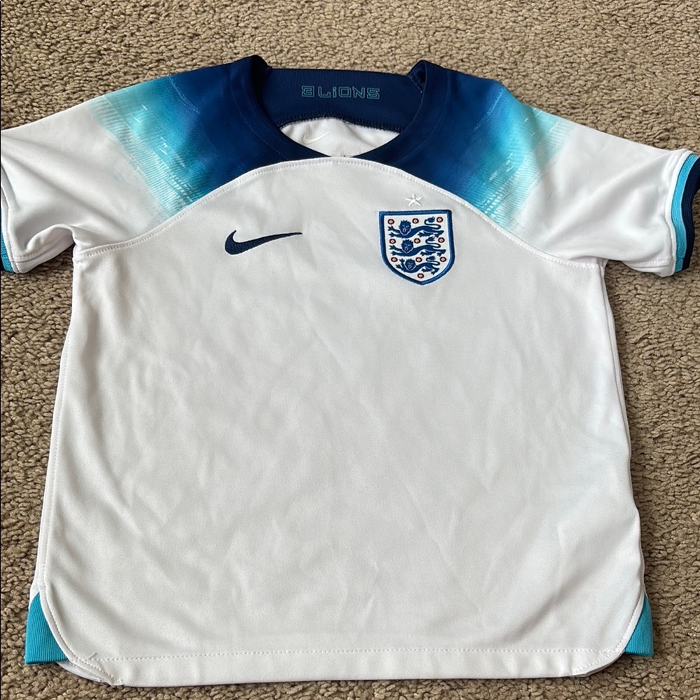 Kids Nike England 3 Lions White and Blue Soccer Jersey. Size S (4-6 years) - Picture 4 of 4